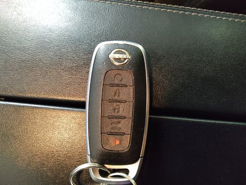 Used 2024 Nissan Rogue SV FWD image 32