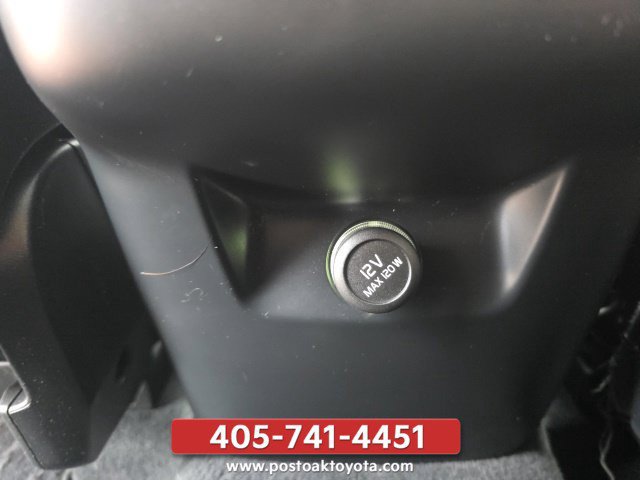 Used 2016 Volvo XC90 T6 Momentum w/ Momentum Plus Package AWD/4WD image 35