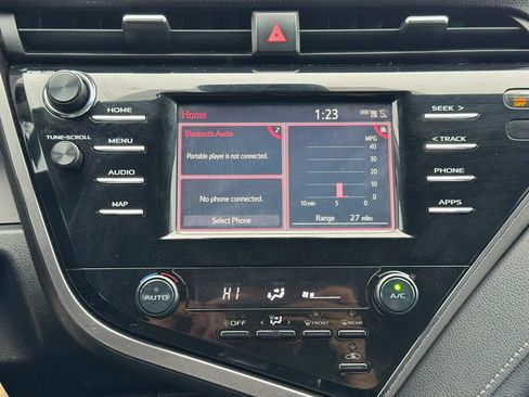Used 2019 Toyota Camry SE FWD image 26