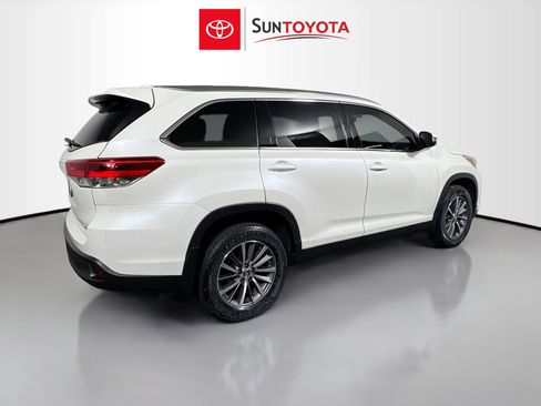 Used 2019 Toyota Highlander XLE FWD image 4