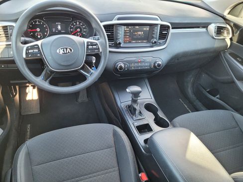 Used 2020 Kia Sorento LX image 17