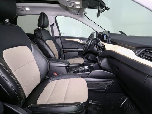 Used 2022 Ford Escape Titanium w/ Titanium Elite Package image 17