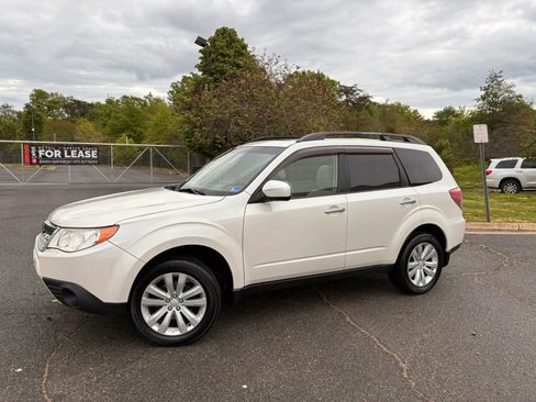 Used 2013 Subaru Forester 2.5X Premium AWD/4WD image 3
