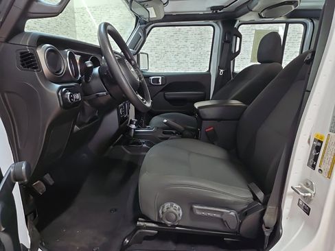 Used 2021 Jeep Gladiator Sport image 25