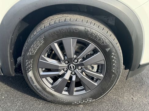 Used 2022 Nissan Pathfinder S image 28