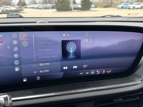 Used 2024 Buick Envision Preferred image 19