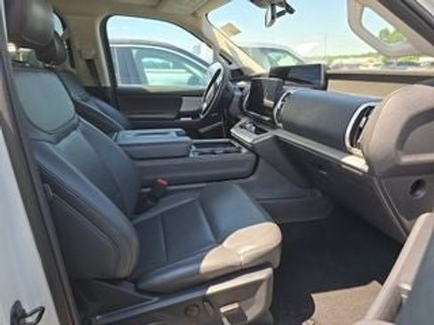 Used 2025 Ford Expedition Active AWD/4WD image 10