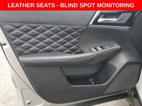 Used 2023 Mitsubishi Outlander SEL image 19