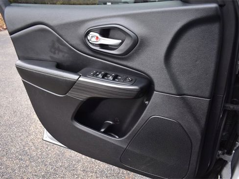 Used 2015 Jeep Cherokee Limited image 33