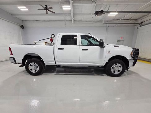 Used 2024 RAM 2500 Tradesman w/ Chrome Appearance Group AWD/4WD image 9