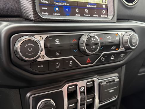 Used 2023 Jeep Gladiator Overland AWD/4WD image 27