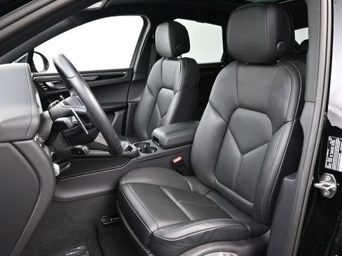 Certified 2026 Porsche Macan AWD/4WD image 5