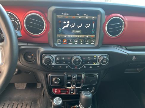 Certified 2022 Jeep Wrangler Unlimited Rubicon w/ LED Lighting Group AWD/4WD image 16
