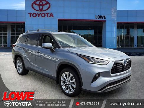 Used 2023 Toyota Highlander Limited AWD/4WD image 1