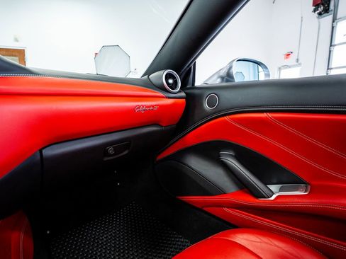 Used 2017 Ferrari California T image 59