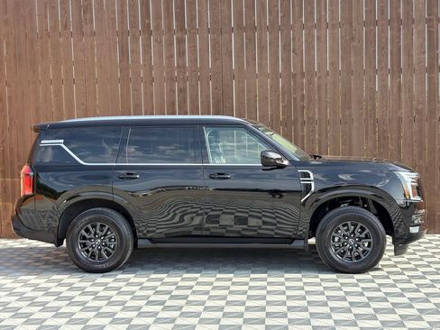 Used 2025 Nissan Armada SV AWD/4WD image 13