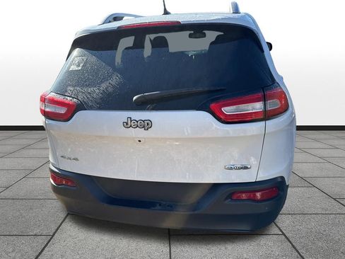 Used 2017 Jeep Cherokee Latitude w/ Cold Weather Group image 5