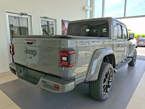 Used 2023 Jeep Gladiator Overland AWD/4WD image 6