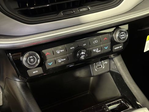 New 2025 Jeep Compass Limited AWD/4WD image 25