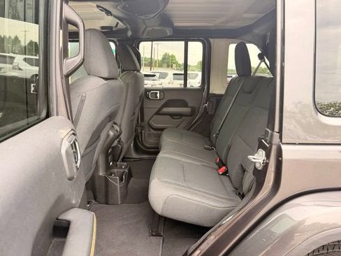 Used 2025 Jeep Wrangler Unlimited Sahara AWD/4WD image 14