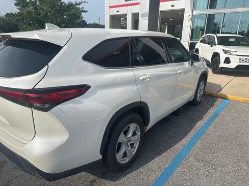 Used 2020 Toyota Highlander L FWD image 6