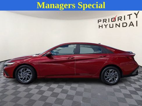 Used 2024 Hyundai Elantra SEL FWD image 7