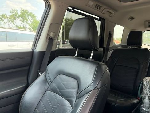 Used 2022 Nissan Pathfinder Platinum w/ Cargo Package AWD/4WD image 9