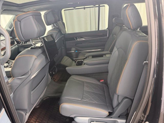 Used 2024 Jeep Grand Wagoneer Series III w/ Rear Seat Video Group 1 AWD/4WD image 19