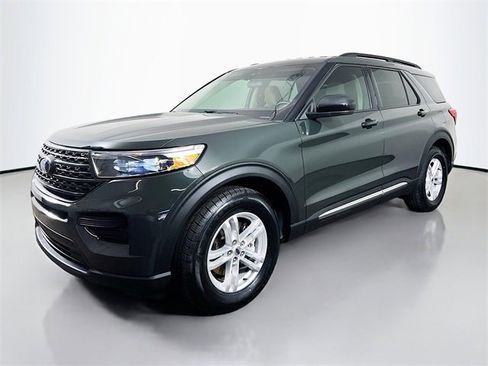 Used 2022 Ford Explorer XLT image 5