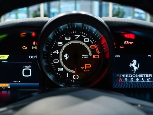 Used 2020 Ferrari 812 Superfast RWD image 32