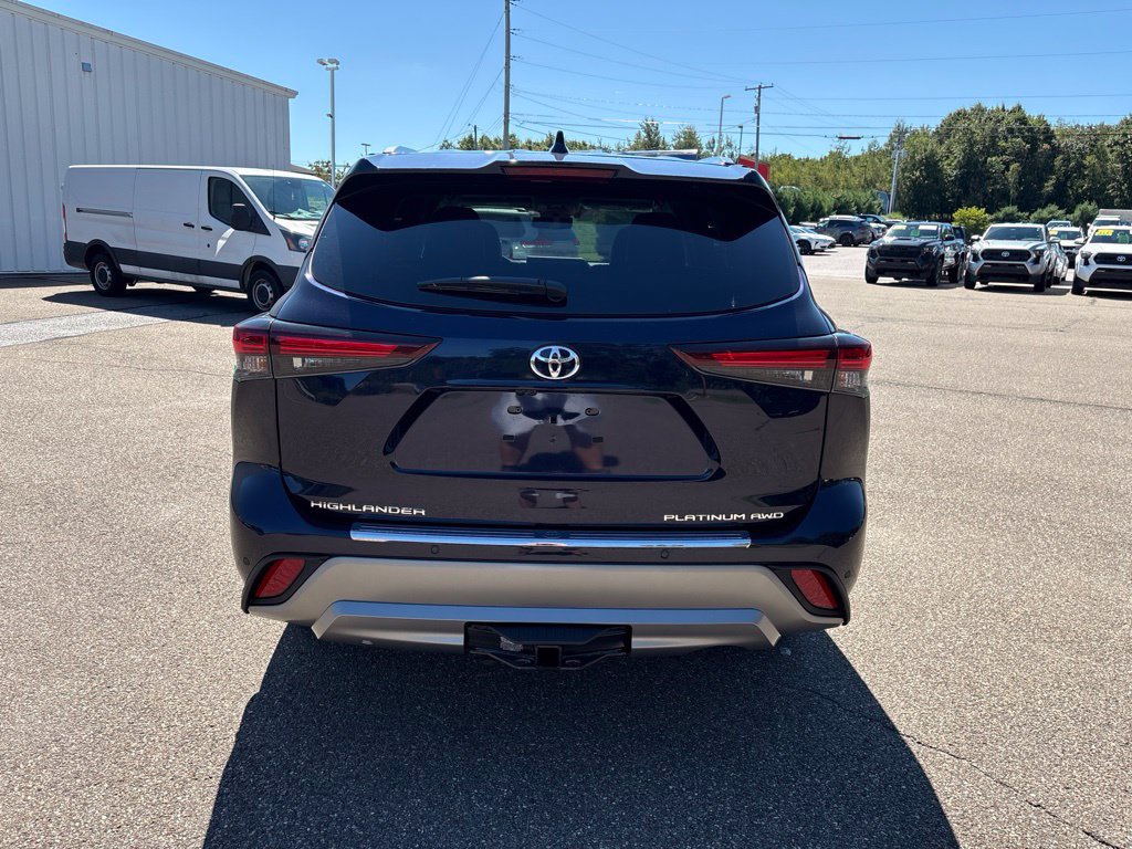 Certified 2026 Toyota Highlander Platinum AWD/4WD image 6