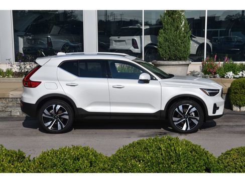 Certified 2025 Volvo XC40 B5 Plus w/ Protection Package Premier image 3