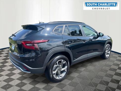 Used 2025 Chevrolet Trax LT w/ LT Convenience Package FWD image 4