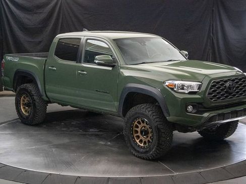 Used 2021 Toyota Tacoma TRD Off-Road w/ Technology Package image 2