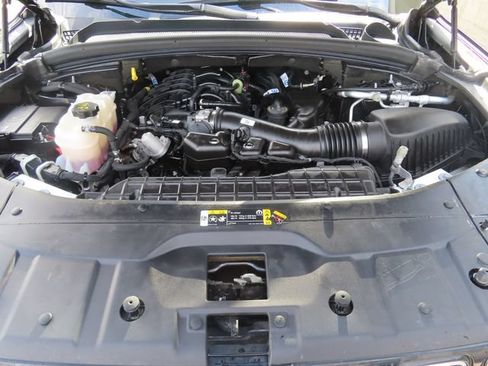Used 2023 Jeep Grand Cherokee Limited w/ Luxury Tech Group II AWD/4WD image 14