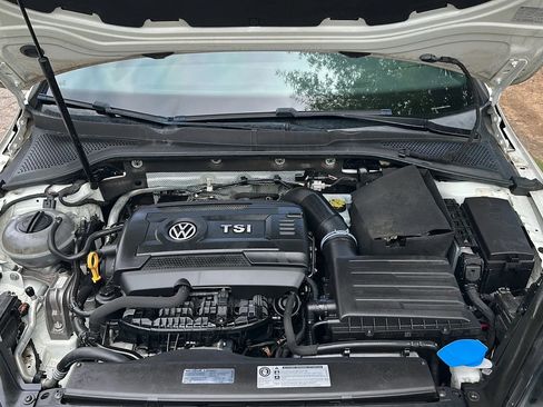 Used 2017 Volkswagen GTI SE FWD image 10