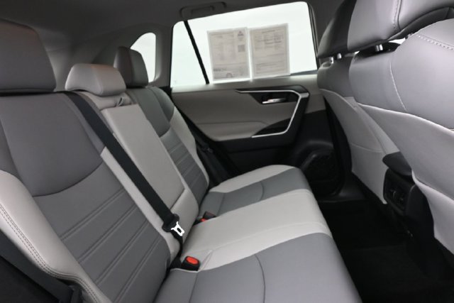 Used 2021 Toyota RAV4 XLE Premium AWD/4WD image 28