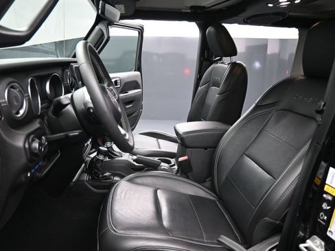 Used 2023 Jeep Wrangler Unlimited Sahara AWD/4WD image 9