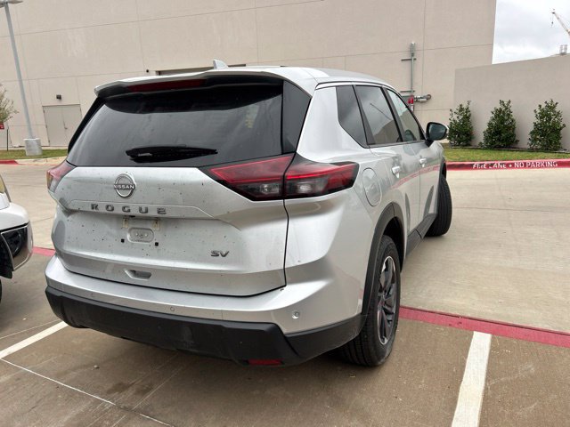 Used 2024 Nissan Rogue SV FWD image 3