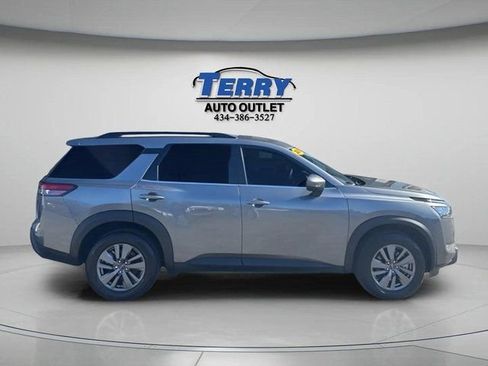 Used 2025 Nissan Pathfinder SV image 1