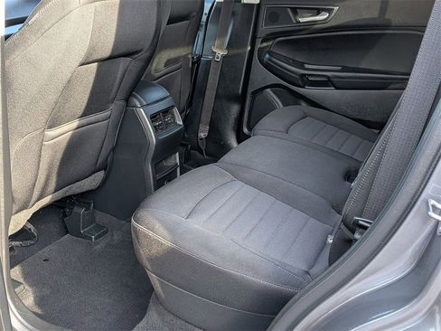 Used 2022 Ford Edge SE w/ Black Appearance Package image 16