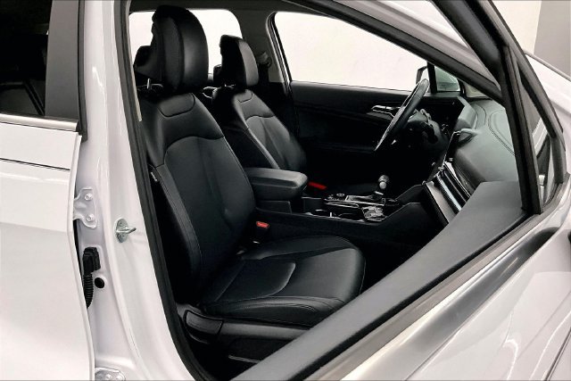 Used 2024 Kia Sportage EX FWD image 8