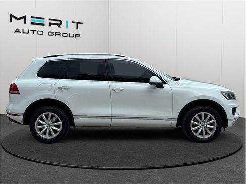 Used 2017 Volkswagen Touareg Sport AWD/4WD image 10