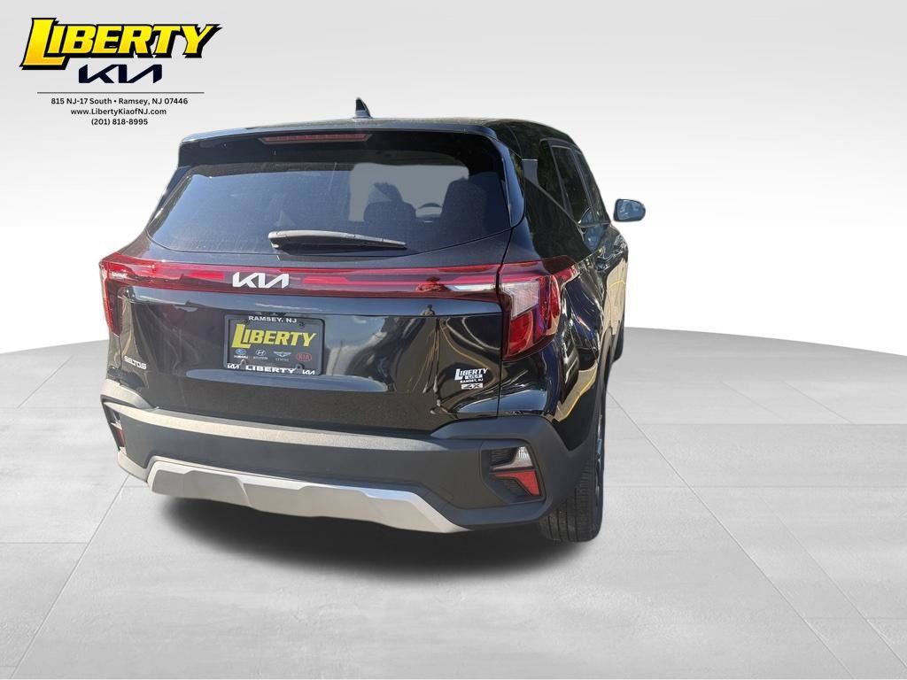 Used 2024 Kia Seltos LX AWD/4WD image 7