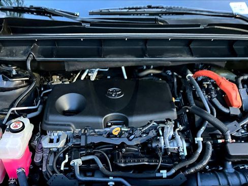 Used 2020 Toyota Highlander XLE image 32