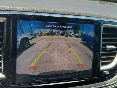 Used 2025 Chrysler Pacifica Select FWD image 21