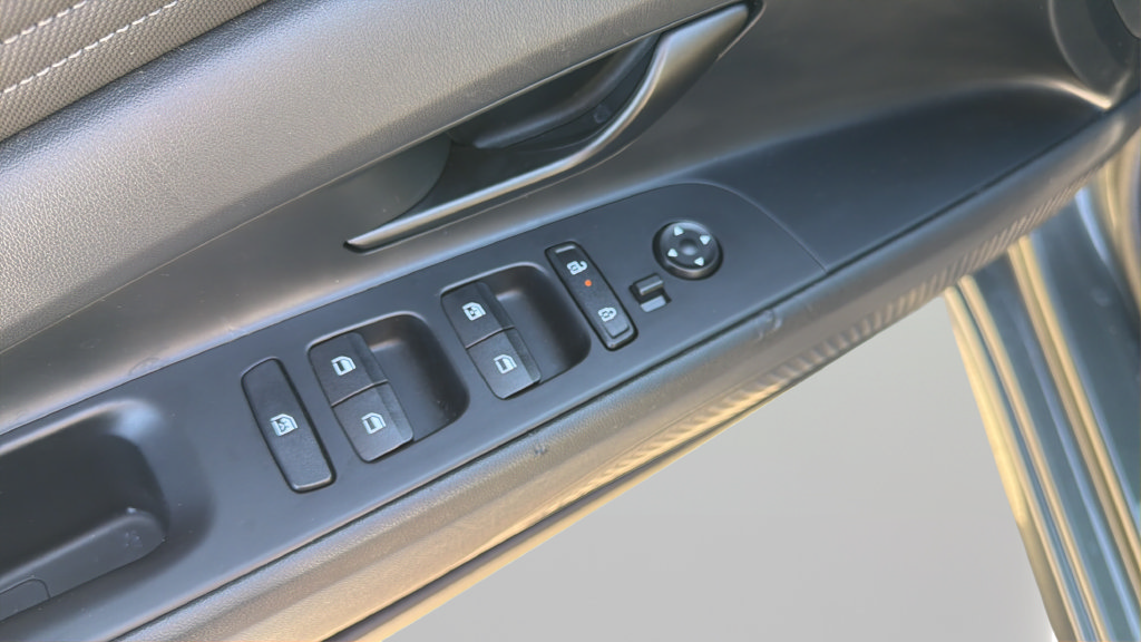 Used 2026 Hyundai Elantra Sport FWD image 10