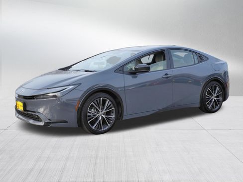 Used 2023 Toyota Prius XLE image 3