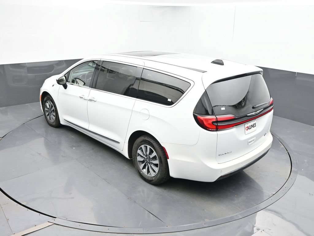 Used 2023 Chrysler Pacifica Limited FWD image 42