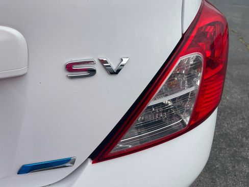Used 2012 Nissan Versa SV FWD image 6